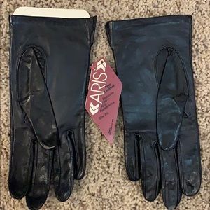 Leather gloves